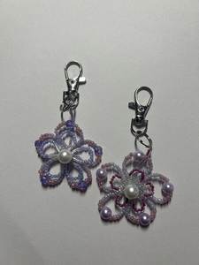 Porte-clés élégant brodé de perles avec un style décoratif unique pour accessoires de mode et cadeaux spéciaux - Product Image 2