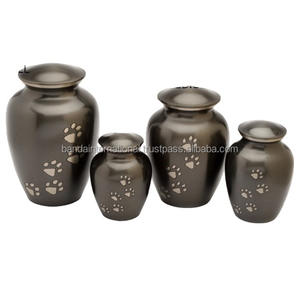 Ensemble d'urnes funéraires en laiton de haute qualité pour animaux de compagnie de 3 pièces avec empreinte de patte en étain et urnes funéraires en métal fini noir pour cendres humaines - Product Image 5
