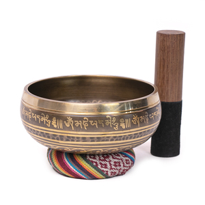 Ensemble de bols chantants tibétains de 12 cm avec 4 dés Bouddha sculptés, motif mantra et mandala, gravure à la marteau - Product Image 2