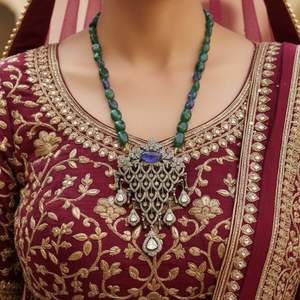 Broches unisexes plaquées or avec tanzanite et diamants, également connues sous le nom de colliers - Product Image 6