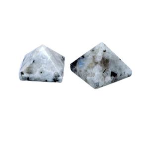 Petit arc-en-ciel blanc en pierre de lune de guérison pyramides en cristal poli pour l'amour décoration de la maison et cadeau - Product Image 1