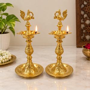 Ensemble de Diyas en Laiton Élégant avec Plaque Arrière Ornée, Support de Lampe à Huile Multi-Mèches pour Puja Spirituel, Décoration de Temple et Festive - Product Image 2