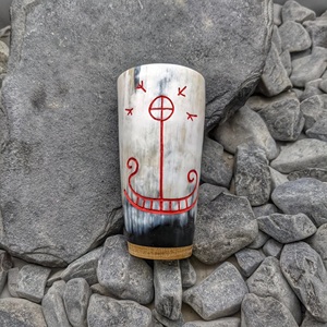 Corne à boire viking naturelle faite à la main, décoration d'intérieur unique avec motifs animaux, disponible à la vente en gros en Inde - Product Image 2