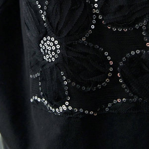 เสื้อยืดแขนสั้นผู้หญิงสีดำ คอกลม ลายดอกไม้ประดับเพชร สไตล์ลำลอง ผ้าเจอร์ซีย์ ทรงปกติ ใส่ได้ทั้งฤดูใบไม้ผลิและฤดูร้อน - Product Image 5