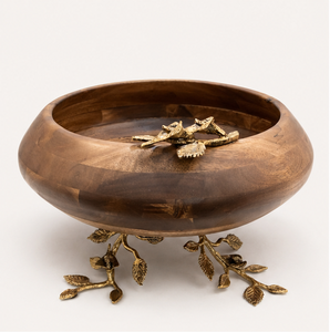 Bol de service à salade en bois artisanal de luxe avec accents de branches en laiton antique, centre de table décoratif éco-responsable d'inspiration naturelle - Product Image 1