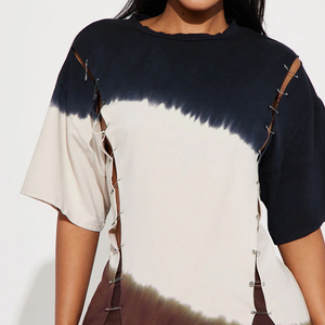 Ensemble 2 pièces tricoté pour femme : haut décontracté tie-dye à col rond et coupe ample avec détails à lacets, longueur au-dessus du genou, pour usage quotidien - Product Image 2
