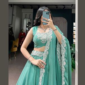 Lehenga brodé en soie Rangoli avec perles tubulaires, paillettes et fils, accompagné d'un chemisier non cousu et d'un dupatta, prix de gros par Royal Export - Product Image 3