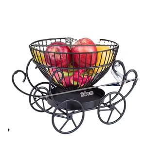 Cesta para frutas con diseño de alambre abierto que permite que el aire circule libremente, ayudando a que las frutas se mantengan frescas por más tiempo sin retener la humedad. - Product Image 4