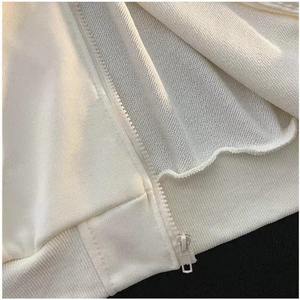 เสื้อฮู้ดดี้พิมพ์ลายกราฟิก 3 มิติ ผ้าฝ้าย 100% แบบกำหนดเอง เสื้อฮู้ดดี้พิมพ์ลายพาวเดอร์พัฟเนื้อหนาแบบเฟรนช์เทอร์รี่ เสื้อฮู้ดดี้ซิปปักลายแบบกำหนดเอง - Product Image 5