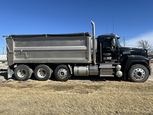 USED 2016 MA CK PINNACLE CHU613 12.8L 505hp Engine type-MP8-505C 8x4 Fuel-Diesel Class-8 Manual Transmission Left Hand Steering - Product Image 2