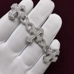 Pulsera de Diamantes Moissanite con Cruz Chapada en Oro y Totalmente Engastada, Corte Cojín VVS1, Joyería de Lujo con Cruz Brillante para Hombre y Mujer - Product Image 6