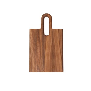 Planche à découper en bois massif de qualité supérieure, faite à la main, naturelle, rustique, pour la cuisine, avec grain unique et trou de suspension - Product Image 4