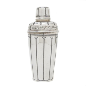 Shaker à cocktails classique en argent avec gravures décoratives complexes – Essentiel élégant pour barman, conçu pour les occasions sophistiquées - Product Image 2