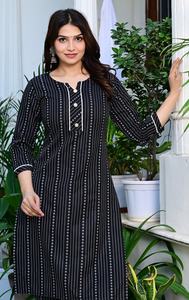 ชุดเซ็ต 2 ชิ้น ลายพิมพ์ดอกไม้สีดำ ผ้าฝ้าย แขนสามส่วน ความยาวระดับน่อง ลายบล็อกพิมพ์ สำหรับผู้หญิง - Product Image 2