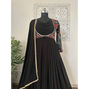 Robe Anarkali de soirée XL de créateur avec dupatta style pantalon pour un look élégant - Product Image 1