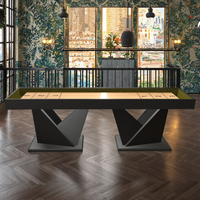 Table de shuffleboard pleine grandeur au design moderne et luxueux, en bois massif personnalisé, écologique et durable, BaiChen BCS-28, pour usage domestique en intérieur, avec revêtement en velours