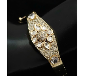 Preciosas Pulseras de Diseño Kundan con Moissanita Chapada en Oro de Latón de la Mejor Calidad, Abribles con Tornillo para Bodas - Product Image 1