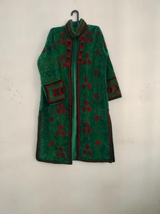 Nuevo diseño único, abrigo largo de terciopelo verde bordado para mujer, chaqueta floral bohemia, toque de elegancia, abrigo de celebración. - Product Image 2