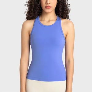 Camiseta sin mangas personalizada al por mayor para mujer, estilo racerback, con cuello redondo acanalado suave, para entrenamiento, gimnasio, correr, ropa deportiva y casual. - Product Image 3