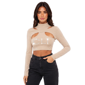 Chemisier court élégant à manches longues et col roulé pour femme, avec découpes, logo personnalisé en strass, en coton et élasthanne, pour tenue décontractée - Product Image 1