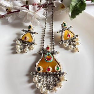 Conjunto de collar largo de diseño indio con fusion de Kundan y pendientes para mujer, disponible a un precio competitivo. - Product Image 6