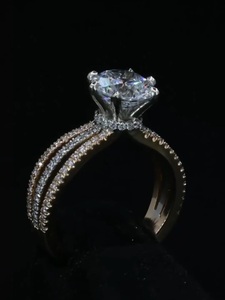 Anillo de Compromiso de Diamantes con Banda de Oro Rosa Blanco y Amarillo, Corte Redondo, Cultivado en Laboratorio, 2.00CT, Certificado IGI, Estilo Clásico de 14K para Mujer - Product Image 2