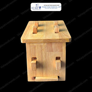 Nichoir en bois pour oiseaux avec perchoir et toit, durable pour les oiseaux en toutes saisons, style simple, fabriqué au Vietnam - Product Image 5