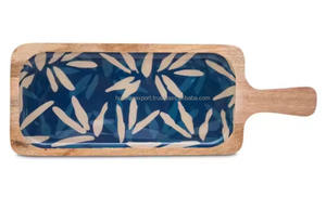 Plato de madera con mango para servir, plato de aperitivos con estampado esmaltado de la mejor calidad con asa - Product Image 2