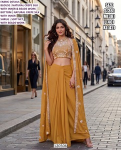 Ensemble de 3 pièces brodé floral respirant de style Bhandhani Emerald Bloom avec hauts courts pour femmes - Product Image 1