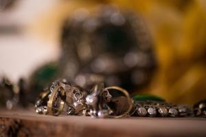 Magnifique bracelet à pampilles avec pièces afghanes, orné de plusieurs rangs de pièces et de délicates chaînes à maillons pour un style tribal spectaculaire. - Product Image 3