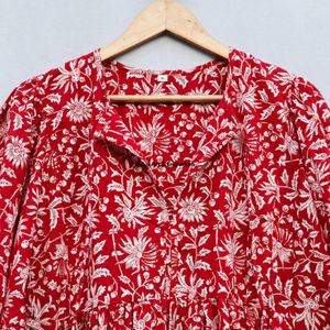 Belle robe en coton à motifs floraux, imprimée à la main, pour un usage décontracté. - Product Image 4