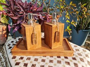 Juego de Baño de Madera de Dos Piezas, Dispensador de Jabón Rectangular, Dispensador de Loción Corporal y Gel de Ducha, Bandeja Minimalista Ecológica - Product Image 1