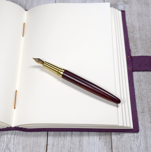 Carnet en cuir Excalibur Sword, violet, avec motif Lady in the Lake en relief, pages vierges - Product Image 5