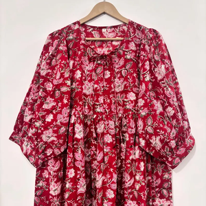 เดรสวินเทจผ้าฝ้ายพิมพ์ลายดอกไม้ด้วยมือ งานแฮนด์เมด เป็นมิตรกับสิ่งแวดล้อม คอวี แขนสามส่วน แต่งระบายลูกไม้ ซักได้ ใส่ได้ในโอกาสทางการ - Product Image 2