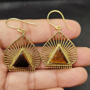 Boucles d'oreilles clous géométriques vintage en laiton plaqué or avec pierre œil de tigre, style rétro, pour femme, idéales pour les fêtes - Product Image 1