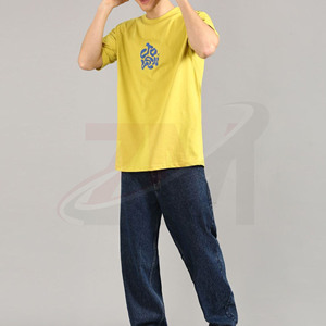 Camiseta amarilla de manga corta para hombre con estampado de letras azules, cuello redondo, estilo casual, de algodón, corte regular, con ribete en contraste. - Product Image 4