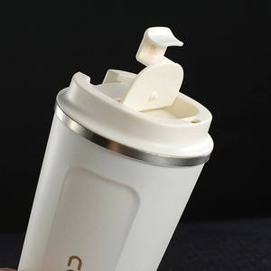 Gourde de sport isolée avec couvercle à capteur haute technologie, finition métallique résistante à la rouille, poignée ergonomique - Product Image 2