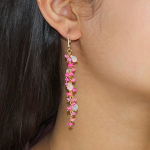 Pendientes de aro de alta calidad hechos a mano con cuentas de ópalo, chapados en plata, piedra natural, modernos y elegantes. - Product Image 4