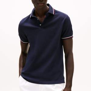 Polo de golf personnalisé en gros à bas prix, respirant et anti-humidité, performance optimale, logo OEM, vêtements de sport pour hommes - Product Image 2