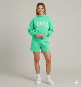 Ensemble élégant et confortable pour femme, col montant et short, en molleton de coton respirant, coupe décontractée, tenue moderne et tendance pour l'hiver. - Product Image 1