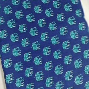 Tela de algodón estampada a mano con motivos de elefantes en azul marino, tela de algodón suave hecha a mano en India con motivos de animales, material para vestidos. - Product Image 4