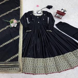 VASTRA COTTAGE Anarkali Premium Chinon con Bordado de Hilo y Lentejuelas, Pantalón de Algodón, Dupatta con Borde de Encaje, Ropa Étnica Elegante para Mujer - Product Image 3