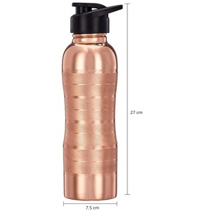 Botella de Agua de Cobre Puro Inspirada en la Ayurveda con Acabado Martillado Elegante, Vajilla con Estilo para la Hidratación Diaria - Product Image 4