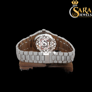 Reloj de Moda con Diamantes Moissanite de Alta Demanda, Esfera Negra, para Fiestas, Atuendos Casuales y Estilo Urbano, Disponible para la Venta - Product Image 4
