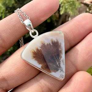 Pendentif en Agate Dendrite Paysage Naturel, en Argent Sterling Plaqué Or, Style Vintage, Pierre Précieuse, Charme Unisexe pour Fiançailles - Product Image 1