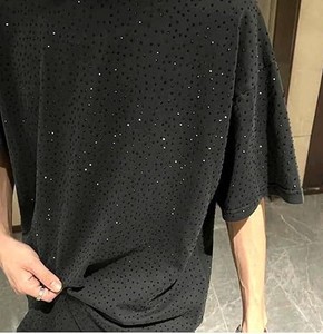 เสื้อยืดโอเวอร์ไซส์ประดับเพชรเทียมสำหรับผู้ชาย สไตล์สตรีทแวร์ ผ้าฝ้ายวิบวับ ขายส่ง รับผลิตแบบ OEM - Product Image 4