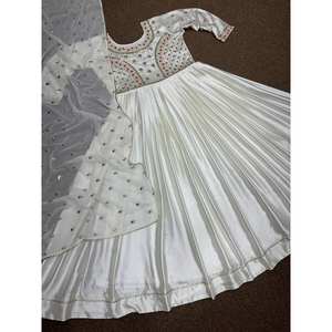 ชุดเดรส Anarkali ดีไซน์เนอร์ พร้อมผ้าคลุมไหล่ สำหรับงานปาร์ตี้ ชุดราตรีหรูหรา - Product Image 4