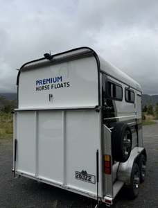 Nuevo Remolque para Caballos Premium 2022 con Carga en Ángulo para Remolque de Caballos, Capacidad Máxima de 2 Caballos en Venta - Product Image 3