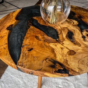 Handmade Eco-Friendly Resin Coffee <b>Table</b> with <b>Live</b> <b>Edge</b> Design Hand-painted Finish Customizable Color & Size - Product Image 6