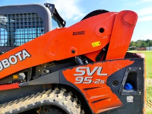 เครื่องจักรก่อสร้างขนาดกะทัดรัดรุ่น SVL95-2 พร้อมจำหน่ายเพื่อการส่งออก - Product Image 4